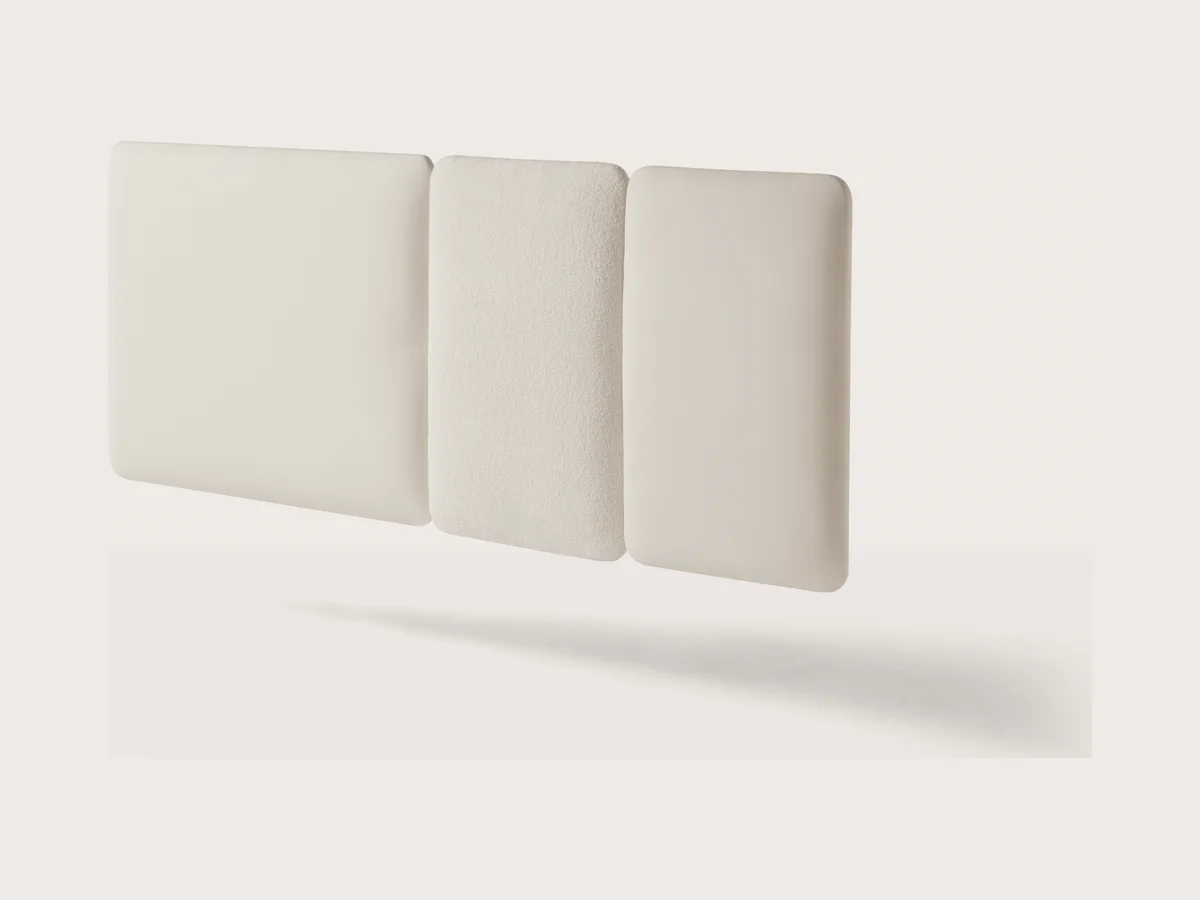 Kopfteil Modular aus drei einzelnen Polsterpaneelen in Creme, mittleres Paneel aus Bouclé, das-bett.ch in Zürich